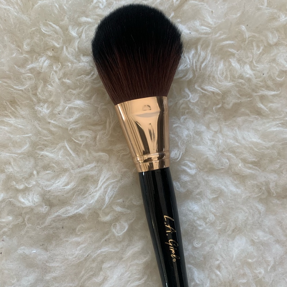 LA Girl Cosmetics Large Powder Brush 101
